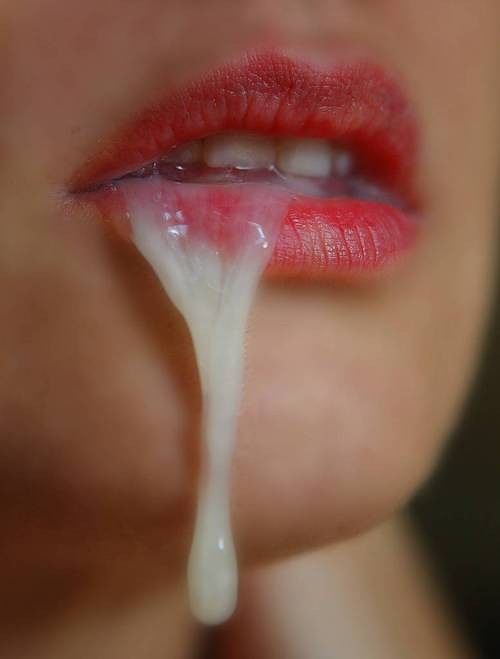 Порно женская сперма на губах