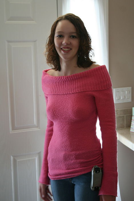 В розовом свитере :)