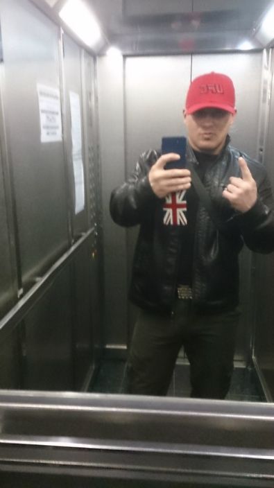 в лифте)