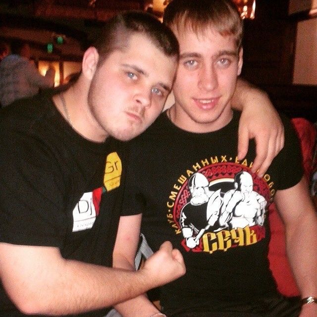 ищем 2 симпотных девушек