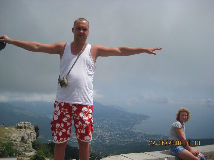 под небесами