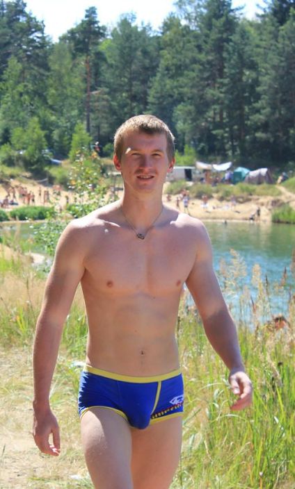 лицо кривовато из-за солнца)