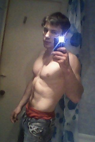 Штаны забыл подтянуть)