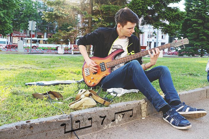 Поигрываем)