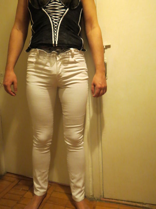 Белые джинсики