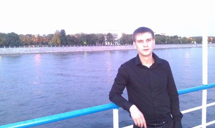 на катере