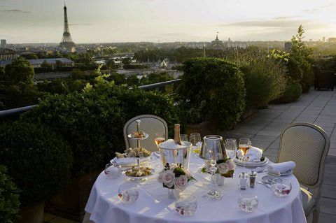 Paris et je vous attendent