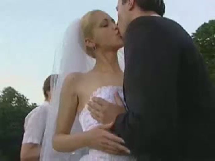 Поимели невесту...