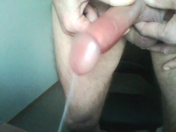 Мой голый хуй и я спускаю