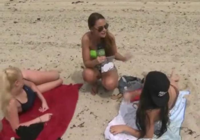 Эти девчонки разденутся за немного наличных