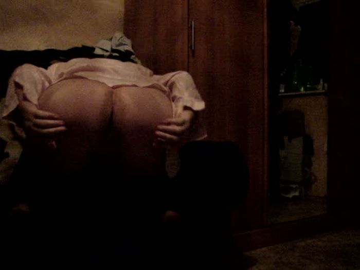 дома голенькая попка