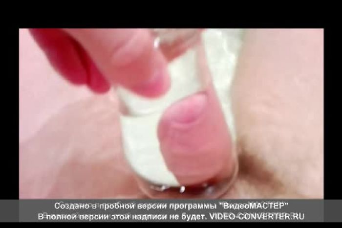 Оргазм в ванной, мастурбирую стаканом крупным планом