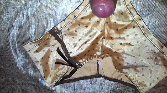 кончаем на трусики