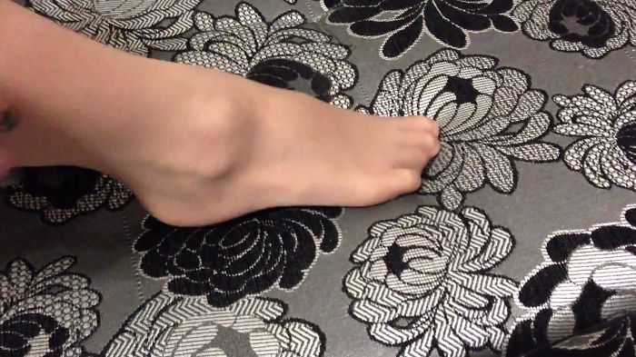 ножки в колготках