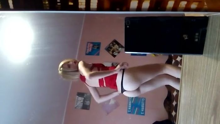 Ещё один стриптизик) получше получился