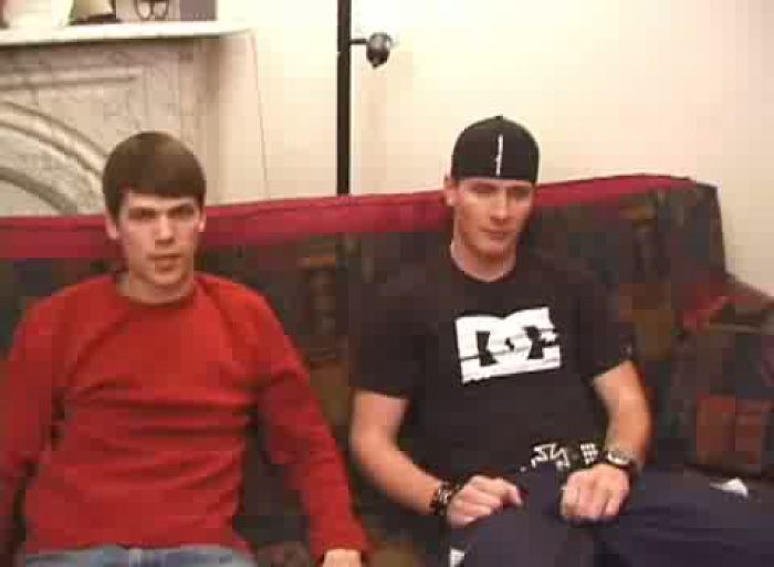 Первый раз в попу...