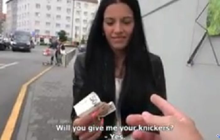 ПРОДАЛА СВОИ ТРУСИКИ