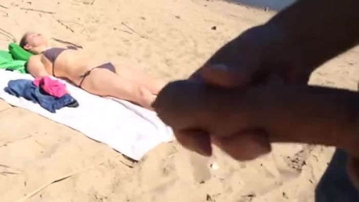 дрочь на пляже